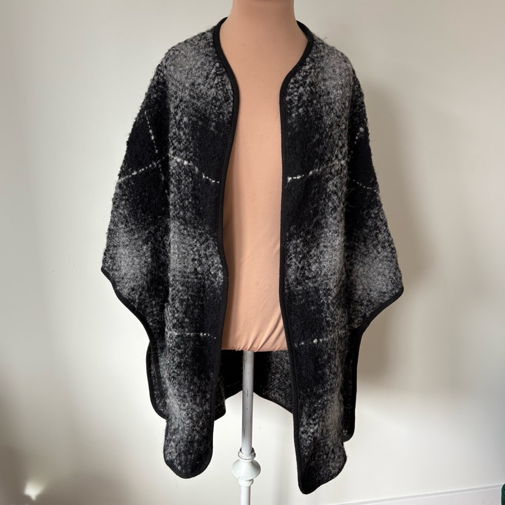 Akris Punto Wool Alpaca Black Gray Open Sleeve Optional Wrap Poncho Sweater Sz 8